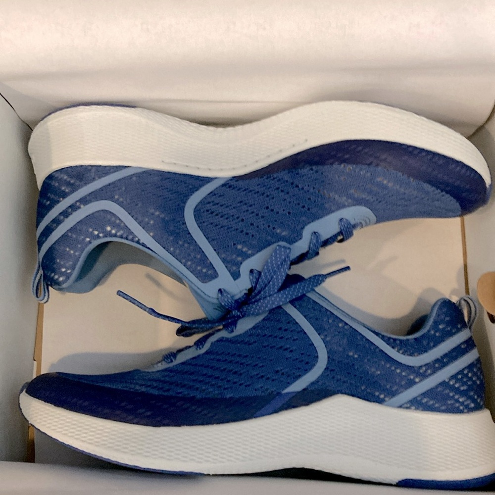 NIB dansko sky mesh blue sneakers